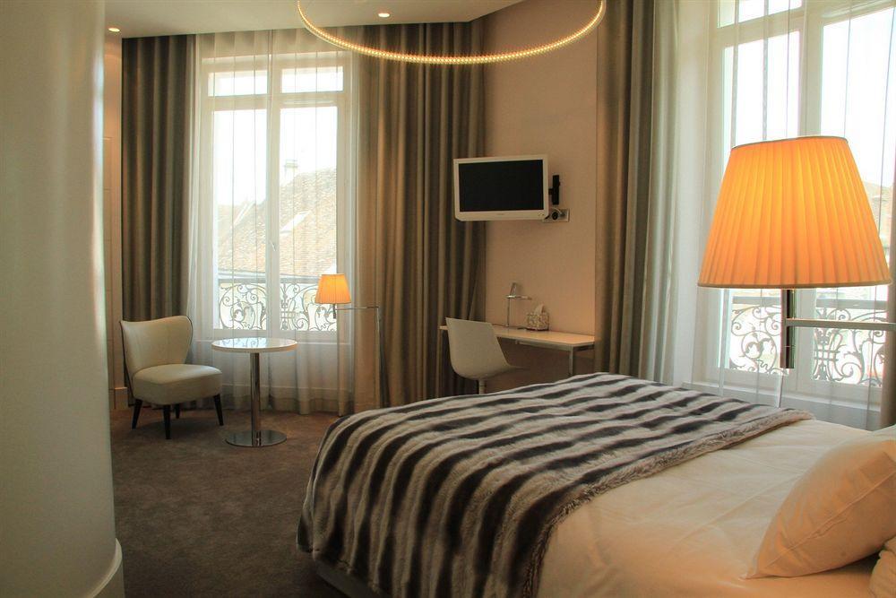 Le Cesar Hotel Провен Екстериор снимка