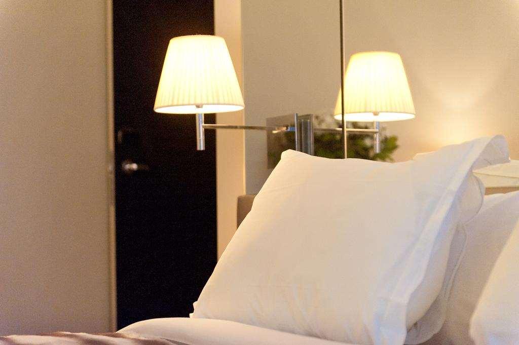 Le Cesar Hotel Провен Стая снимка