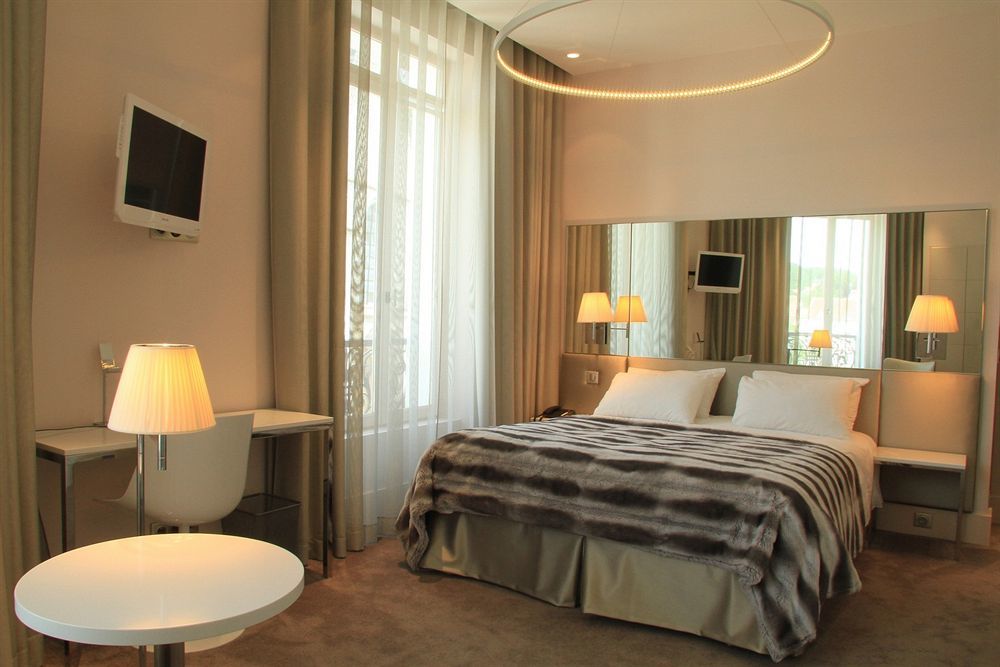 Le Cesar Hotel Провен Екстериор снимка
