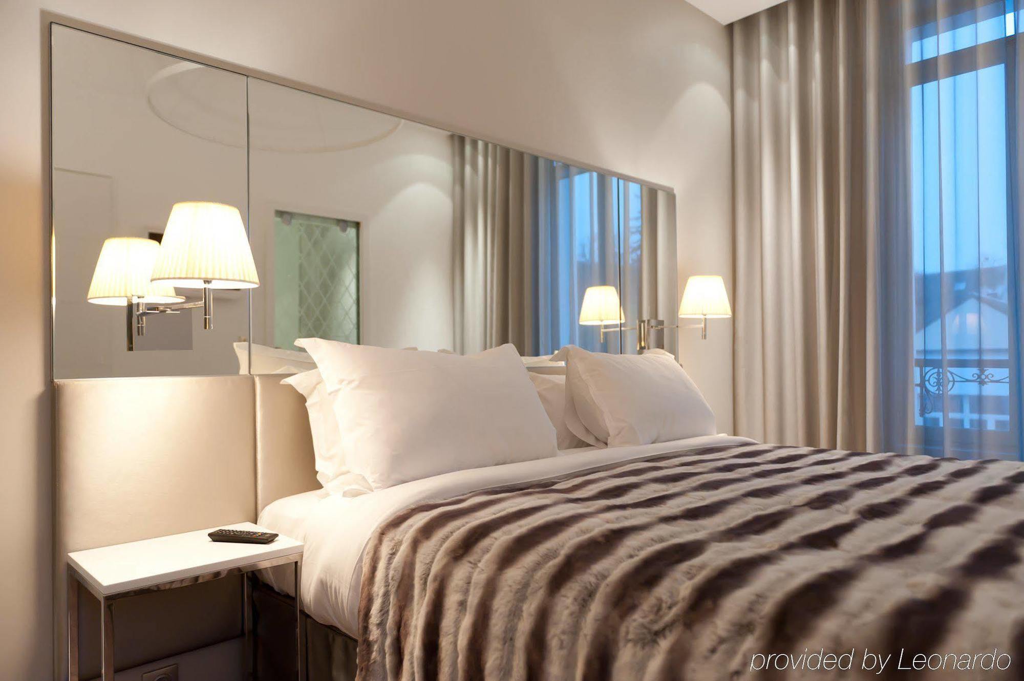 Le Cesar Hotel Провен Екстериор снимка